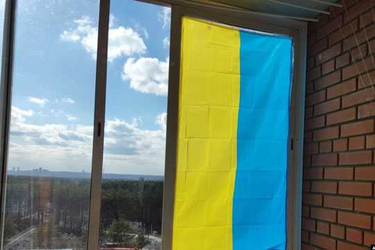 В Новосибирске на балконе вывесили украинский флаг - Строительный портал ПрофиДОМ